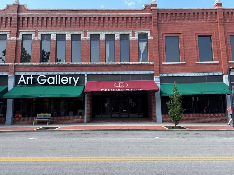 More Photos Of 100 E Park St, Olathe Office For Lease