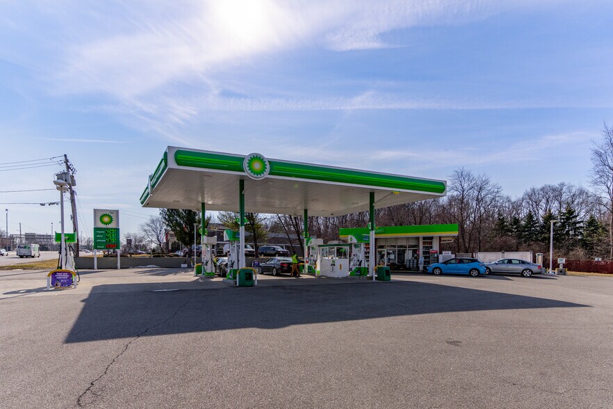 More Photos Of 144 State Route 17, Mahwah Service Station For Sale