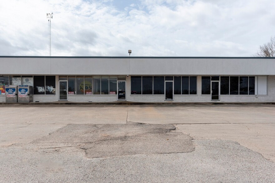 More Photos Of 4230 E FM 1462 Rd, Rosharon Storefront Retail Office For Lease