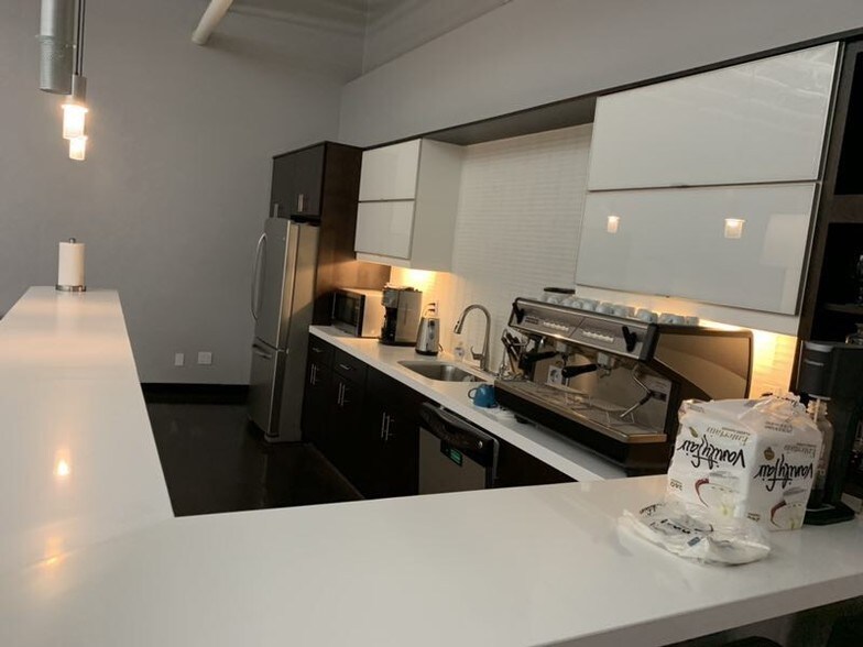 More Photos Of 2323 Main St, Irvine Warehouse For Lease