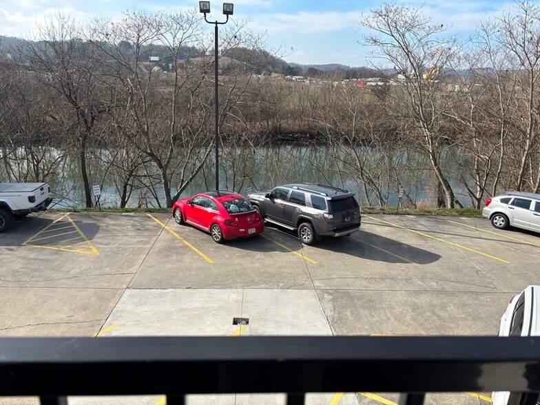 More Photos Of 2040 Winfield Dunn Pky, Sevierville General Retail For Sale