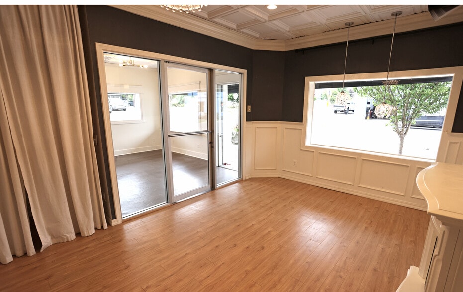 More Photos Of 328 Pioneer St, Ridgefield General Retail For Sale