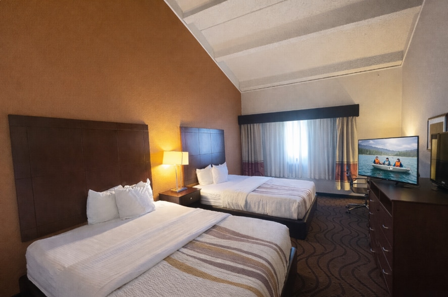 More Photos Of 560 Silverthorne Ln, Silverthorne Hotel For Sale