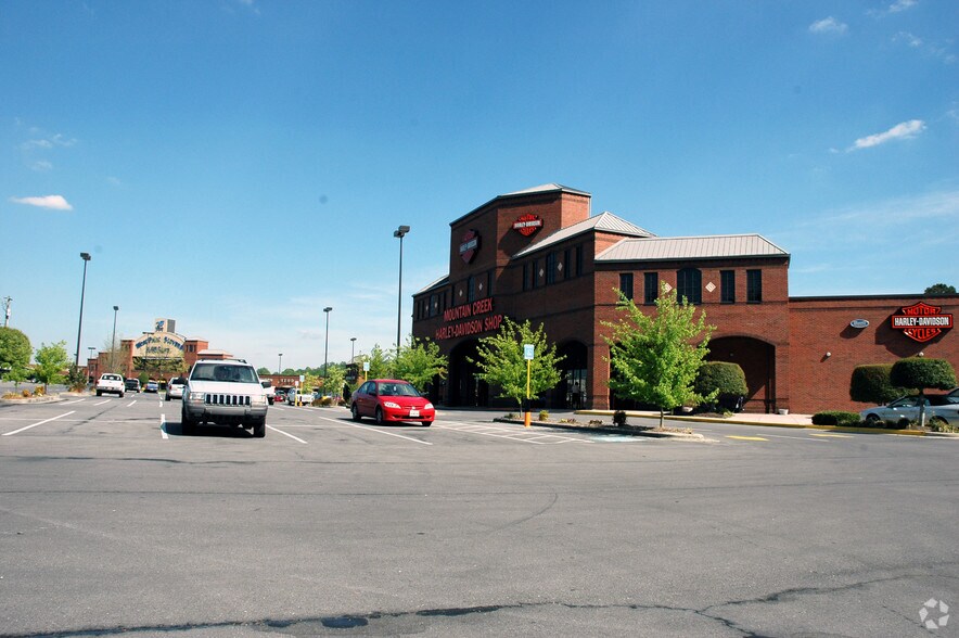 More Photos Of 1001 Market St, Dalton General Retail For Lease