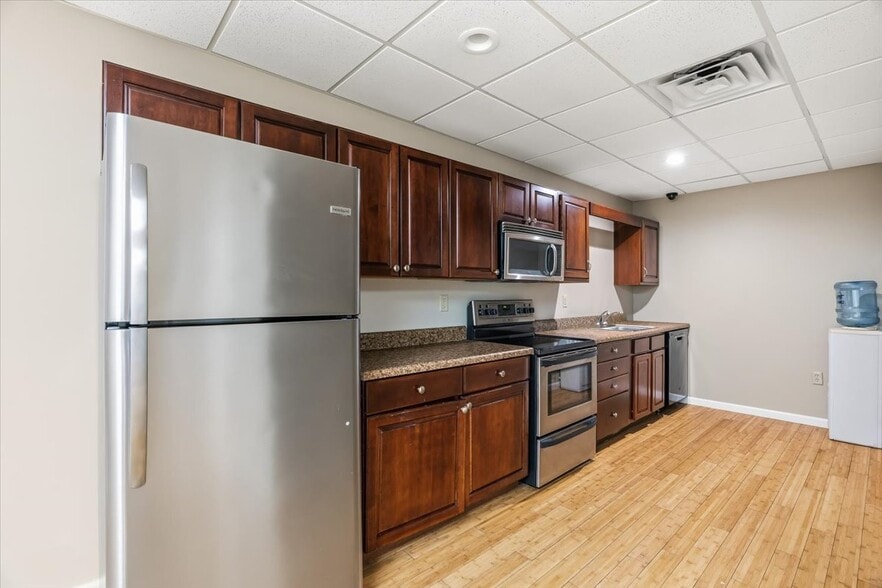 More Photos Of 106 Flow State Vis, Asheville Flex For Lease