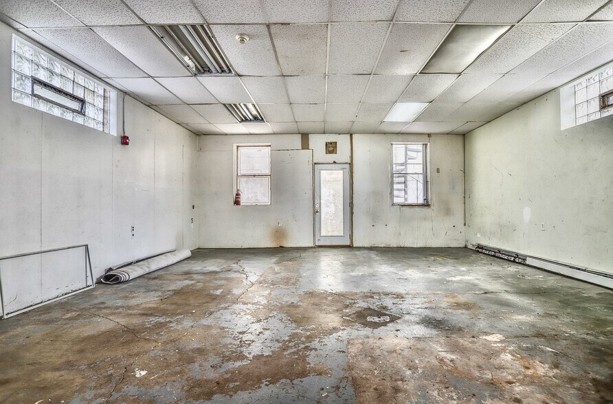 More Photos Of 808 Kennedy Blvd, Union City Storefront Retail Residential For Lease