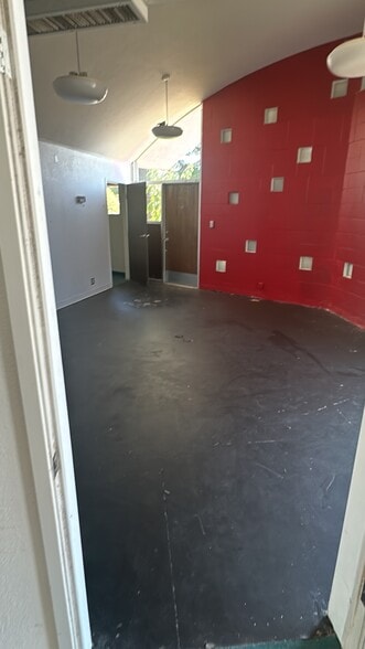 More Photos Of 316 W F St, Oakdale Storefront Retail Office For Sale