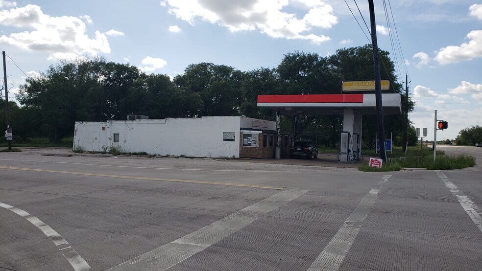 More Photos Of 15518 Highway 36, Needville Service Station For Lease