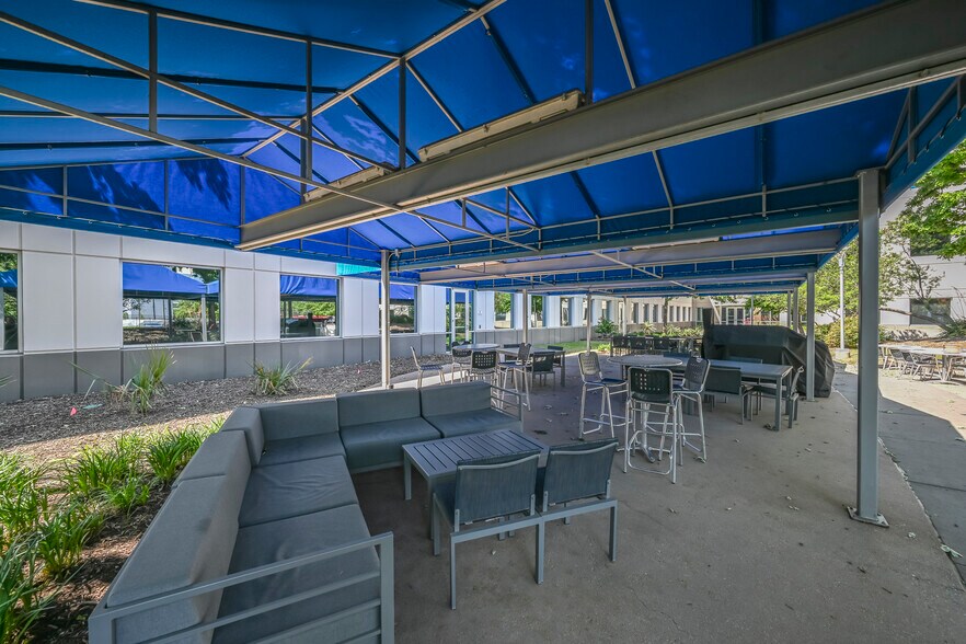 More Photos Of 5601 Headquarters Dr, Plano Office For Sale