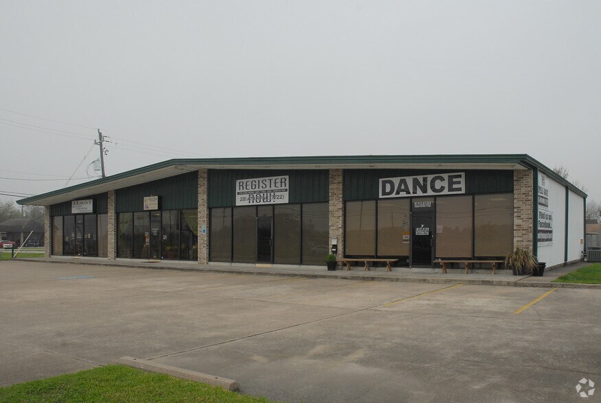 More Photos Of 4502 Center St, Deer Park Freestanding For Lease