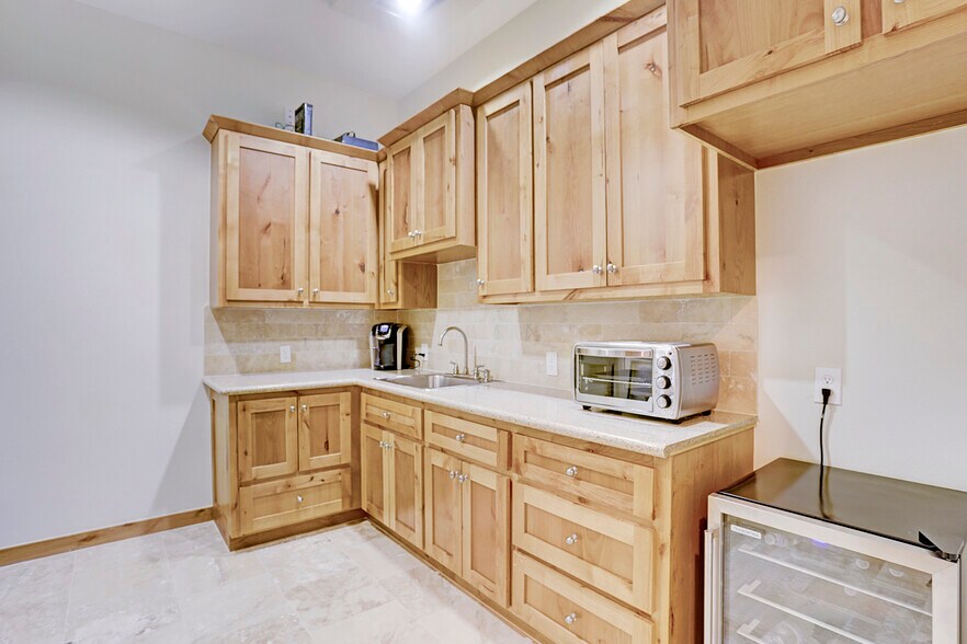 More Photos Of 25329 Budde Rd, The Woodlands Unknown For Lease