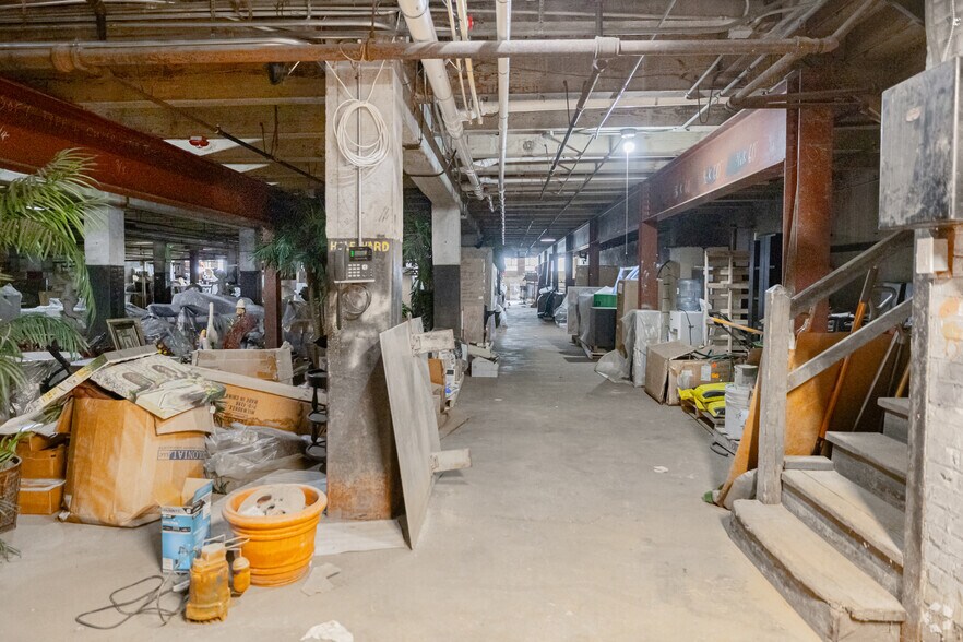 More Photos Of 1741 W Saint Paul Ave, Milwaukee Flex For Sale