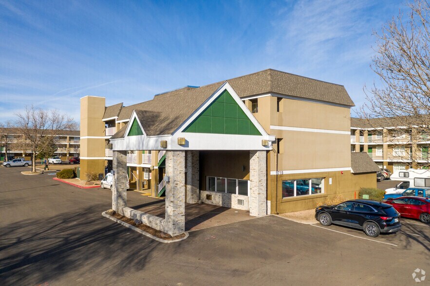 More Photos Of 715 Kipling St, Lakewood Hotel For Sale