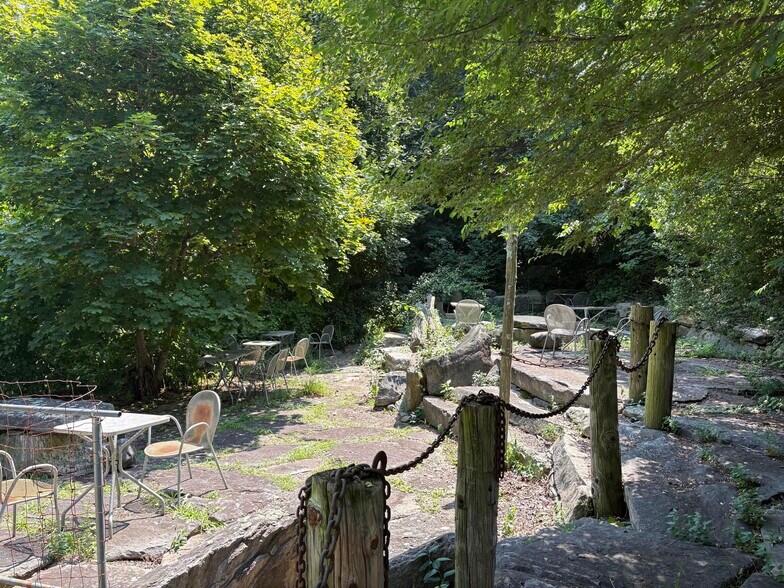 More Photos Of 125 Yantic Rd, Norwich General Retail For Sale