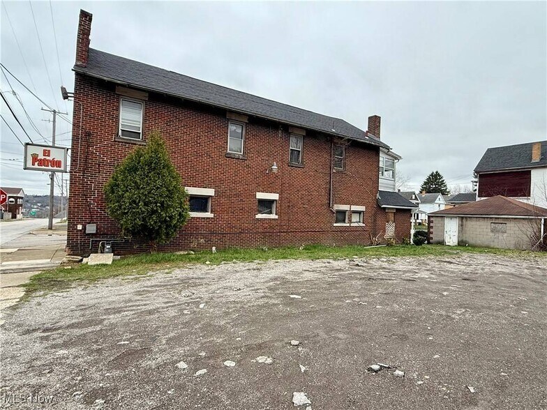 More Photos Of 1329 E Indianola Ave, Youngstown General Retail For Sale