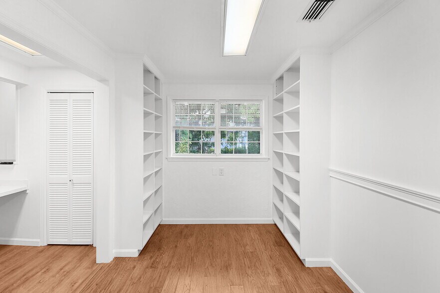 More Photos Of 300 SE Detroit Ave, Stuart Office For Lease