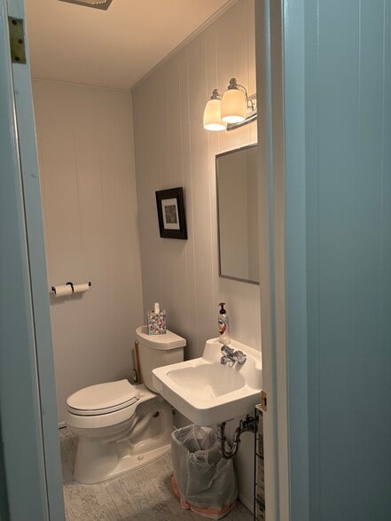 More Photos Of 2 Kings Hwy W, Haddonfield Office For Lease