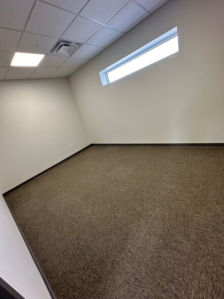 More Photos Of 3023 E Kemper Rd, Cincinnati Warehouse For Lease