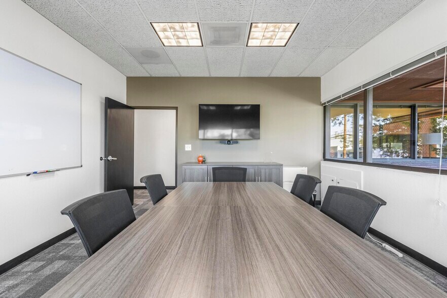 More Photos Of 2555 3rd St, Sacramento Office For Lease