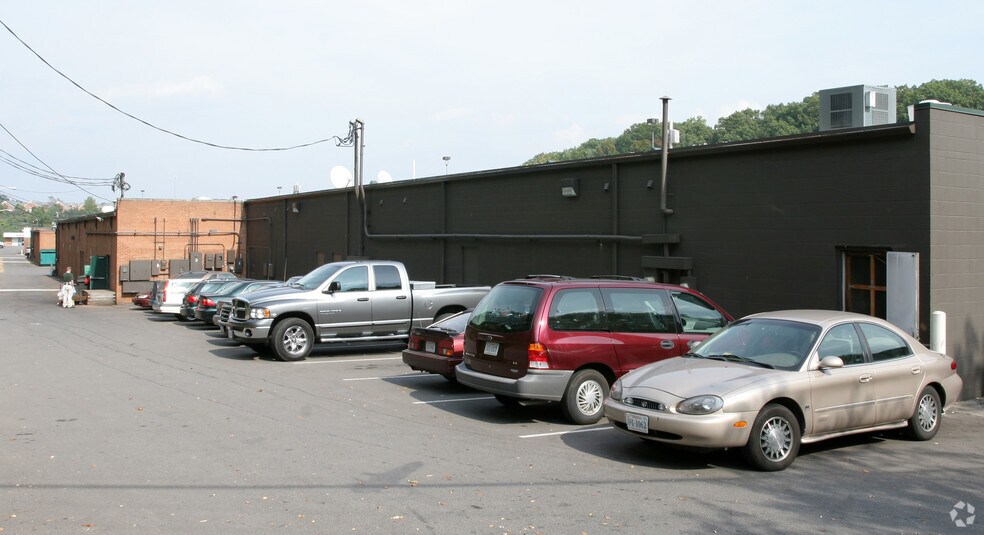 More Photos Of I-581 @ I-581 & Rte. 220 & Franklin Rd., Roanoke Unknown For Lease