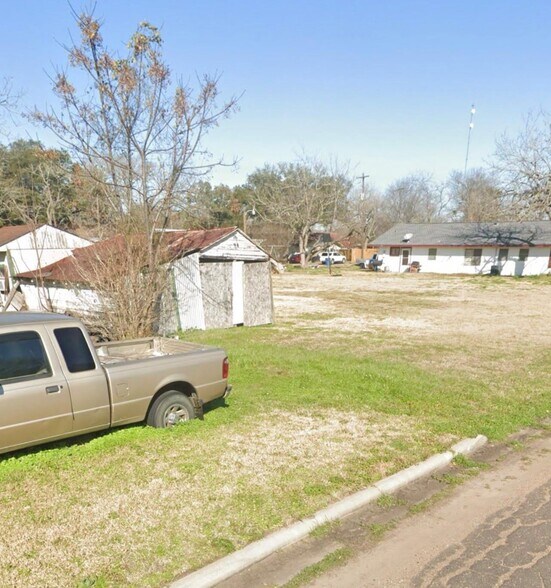 More Photos Of 906 Rice St, Hempstead Land For Sale