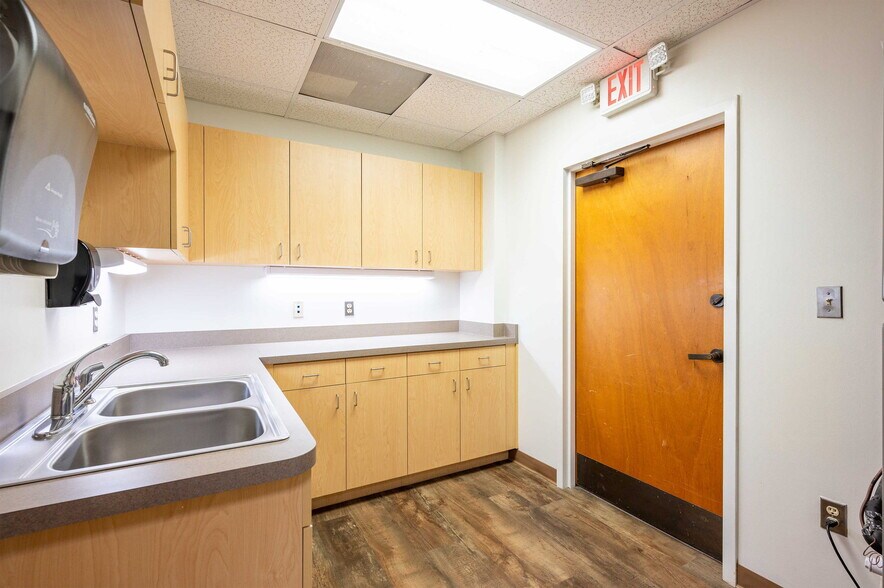 More Photos Of 6719 Gall Blvd, Zephyrhills Medical For Sale