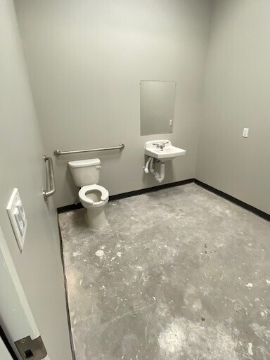 More Photos Of 315 N Sam Houston Pky E, Houston Freestanding For Lease