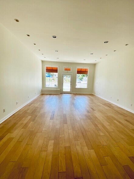 More Photos Of 2301-2309 Main St, Santa Monica Storefront Retail Office For Lease