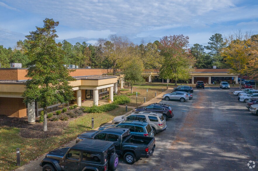 More Photos Of 309 McLaws Cir, Williamsburg Research And Development For Lease