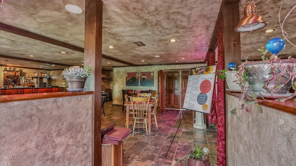 More Photos Of 1114 N Bluebird Rd, Eagle River Bar For Sale
