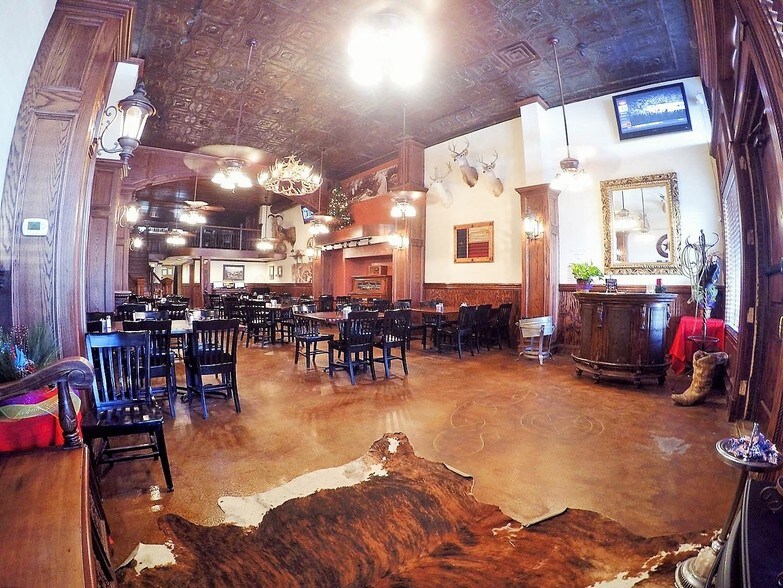 More Photos Of 204 Clay St, Nocona Restaurant For Lease