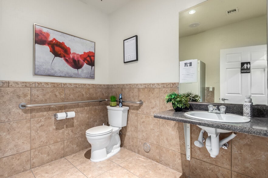 More Photos Of 4045 E Union Hills Dr, Phoenix Medical For Sale