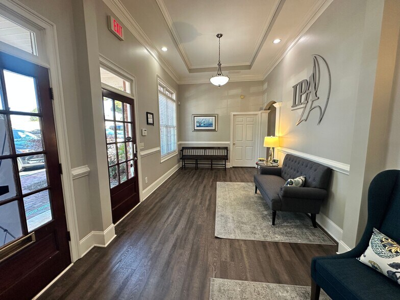 More Photos Of 327 Dahlonega Rd, Cumming Office For Lease