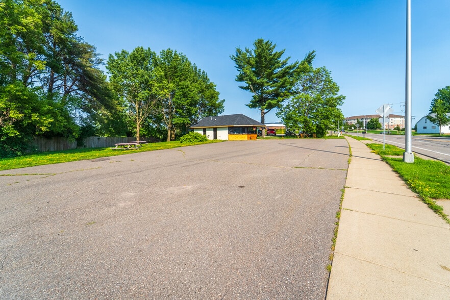 More Photos Of 1707 Merrill Ave, Wausau Freestanding For Sale