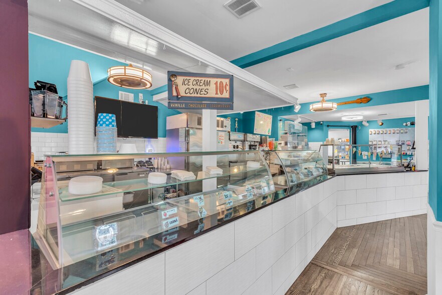 More Photos Of 59 N Main St, Manahawkin Freestanding For Sale