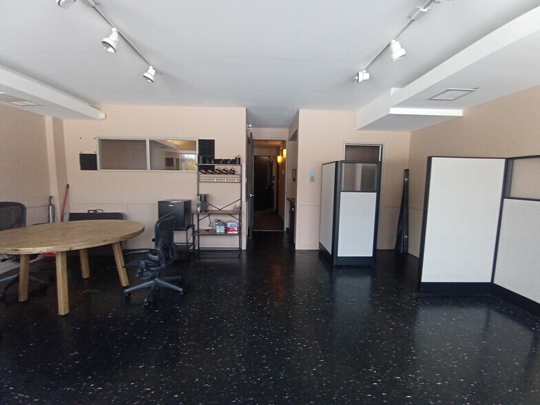 More Photos Of 300 Terry Fox Dr, Ottawa Office For Sale