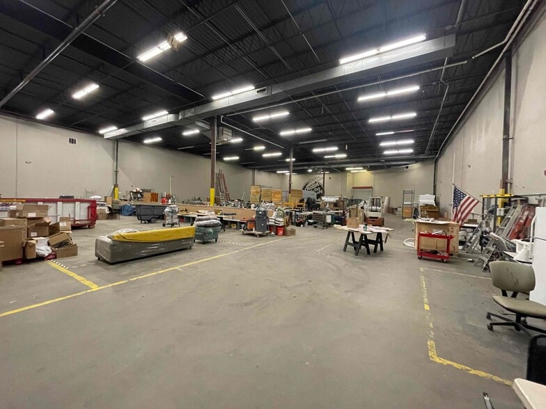 More Photos Of 71 Linden St, Lynn Warehouse For Lease