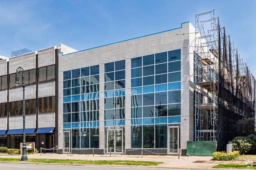 More Photos Of 1051 Franklin Ave, Garden City Office For Sale