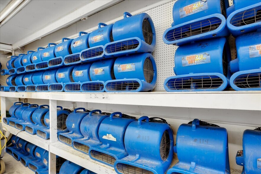 More Photos Of 1518 Petunia Ave, Louisville Warehouse For Sale