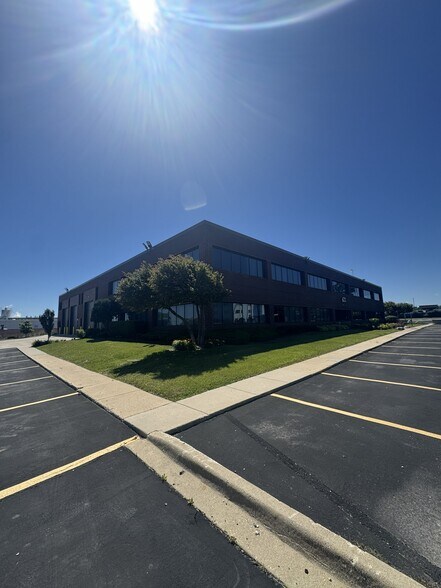 Primary Photo Of 621 Busse Rd, Bensenville Warehouse For Lease