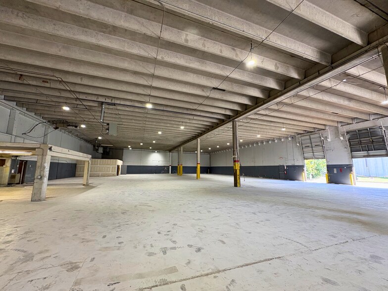 More Photos Of 3030 Horseshoe Ln, Charlotte Warehouse For Lease
