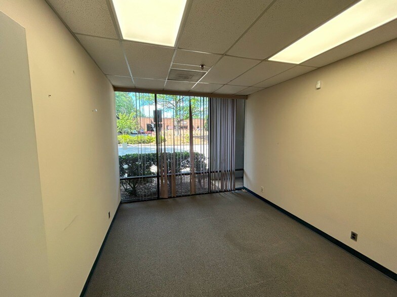 More Photos Of 1640 Sands Pl Se, Marietta Distribution For Lease