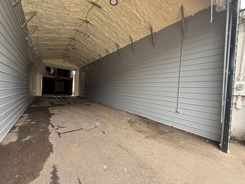 More Photos Of 116 Campbell Ave, Staten Island Warehouse For Lease