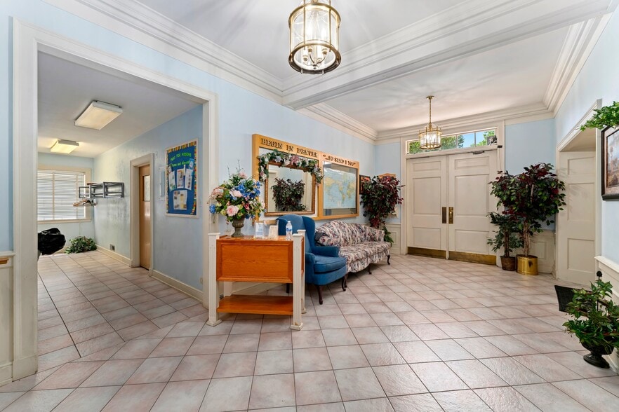 More Photos Of 999 S Colorado Blvd, Denver Religious Facility For Lease