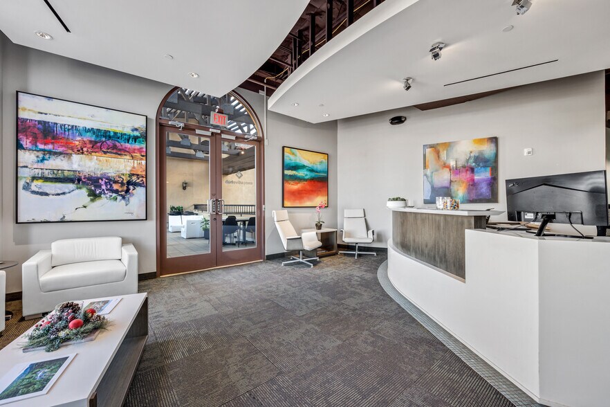 More Photos Of 7135 E Camelback Rd, Scottsdale Coworking Space