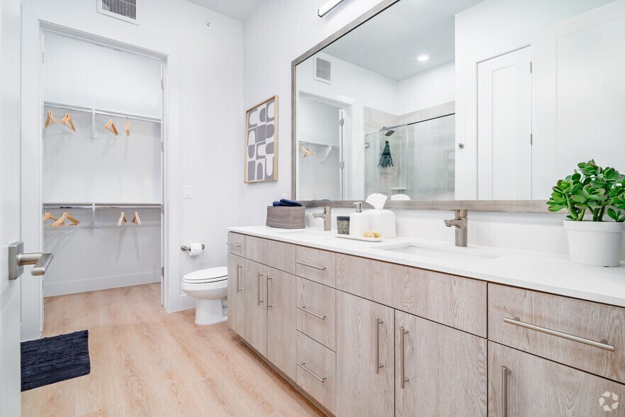 More Photos Of 7910 S New Braunfels, San Antonio Apartments For Lease