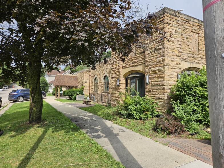 Primary Photo Of 251 N Center St, Joliet Office For Sale