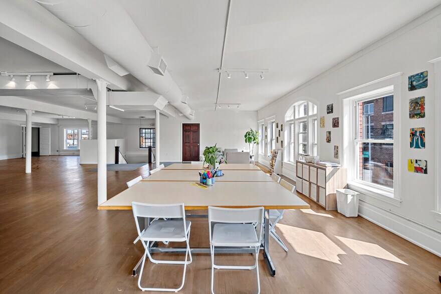 More Photos Of 2055 Gratiot Ave, Detroit Storefront Retail Office For Lease