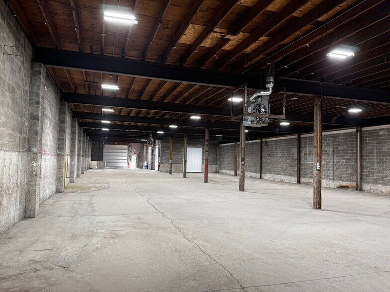 More Photos Of 147 Second Ave, Rochelle Warehouse For Lease