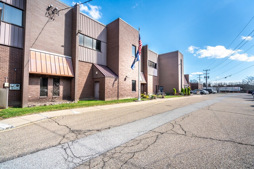 More Photos Of 1000 Church Hill Rd, Pittsburgh Office For Lease